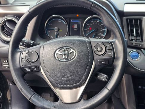 Used 2018 Toyota RAV4 Limited AWD/4WD image 18