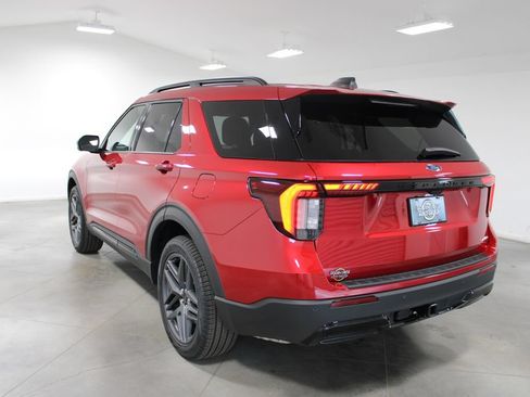 New 2026 Ford Explorer ST-Line w/ ST-Line Street Pack AWD/4WD image 6