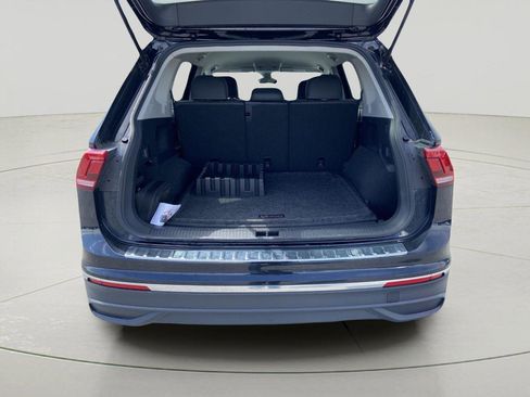 Used 2023 Volkswagen Tiguan SE AWD/4WD image 11