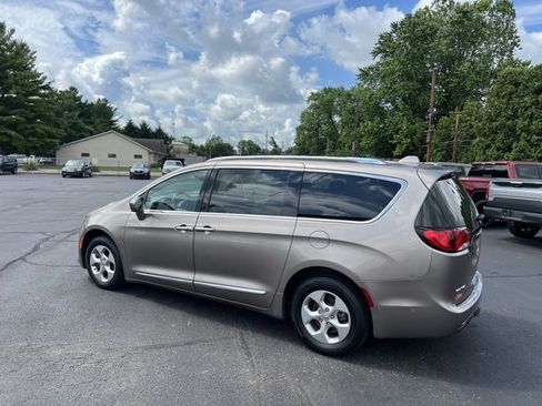 Used 2017 Chrysler Pacifica Touring-L Plus w/ Advanced Safetytec Group image 14