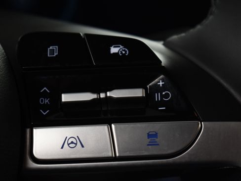 Used 2025 Hyundai Elantra SEL image 24