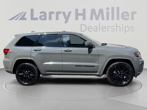 Used 2020 Jeep Grand Cherokee Altitude AWD/4WD image 6