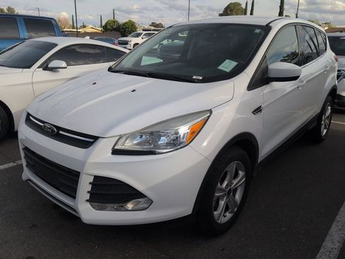 Used 2015 Ford Escape SE FWD image 1