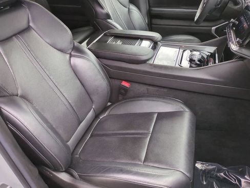 Used 2023 Jeep Wagoneer 2WD image 21