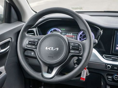 Used 2022 Kia Niro LX image 16
