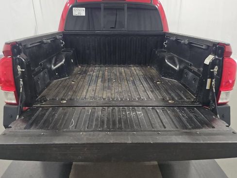 Used 2016 Toyota Tacoma SR5 w/ Towing Package AWD/4WD image 12