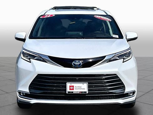 Certified 2024 Toyota Sienna Platinum AWD/4WD image 3