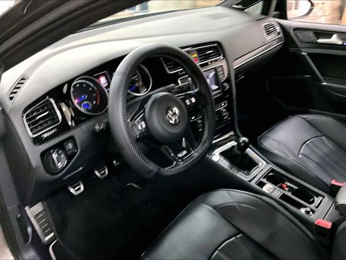 Used 2017 Volkswagen Golf R 4-Door image 16