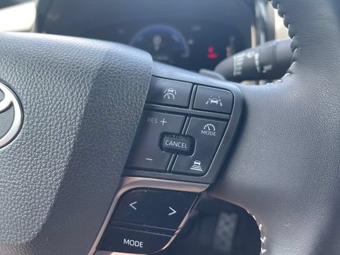 Used 2025 Toyota Camry SE w/ Convenience Package FWD image 24