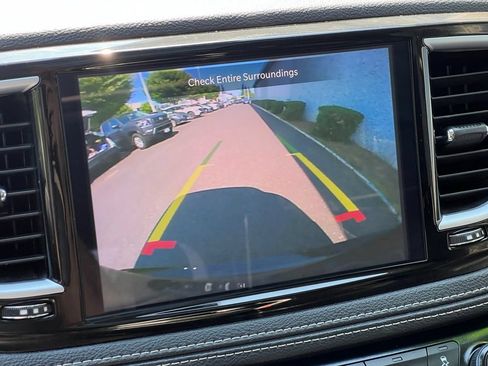 Used 2024 Chrysler Pacifica Limited FWD image 24