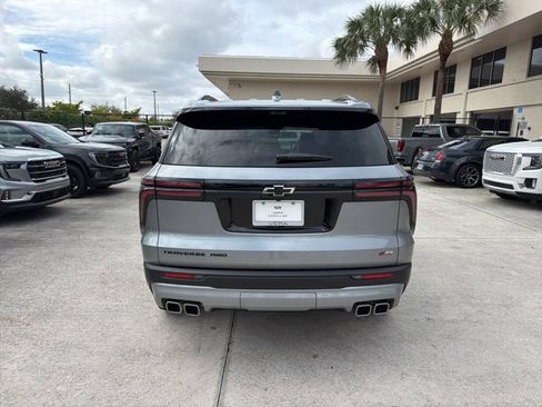 Used 2024 Chevrolet Traverse Z71 w/ Enhanced Driving Package image 5