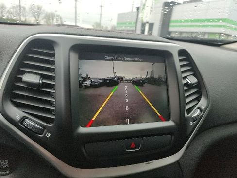 Used 2016 Jeep Cherokee Trailhawk w/ Comfort/Convenience Group image 26