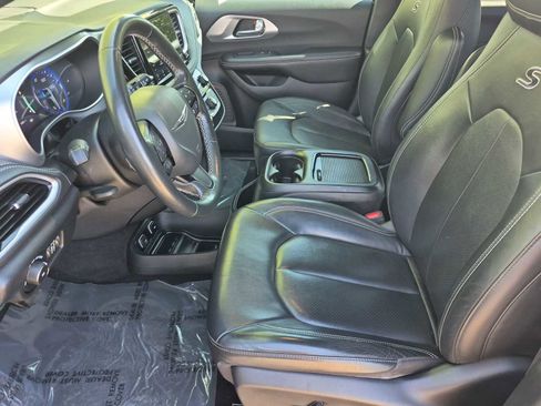 Used 2021 Chrysler Pacifica Touring-L w/ S Appearance Package image 14