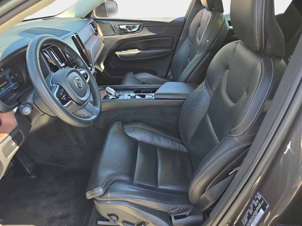 Used 2023 Volvo XC60 B5 Ultimate FWD image 18