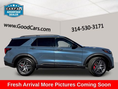 Used 2025 Ford Explorer ST-Line w/ Premium Package image 3