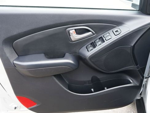 Used 2011 Hyundai Tucson GLS image 7