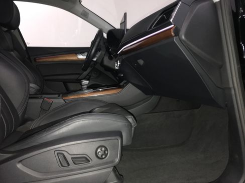 Used 2023 Audi Q5 2.0T Prestige w/ Prestige Package image 10