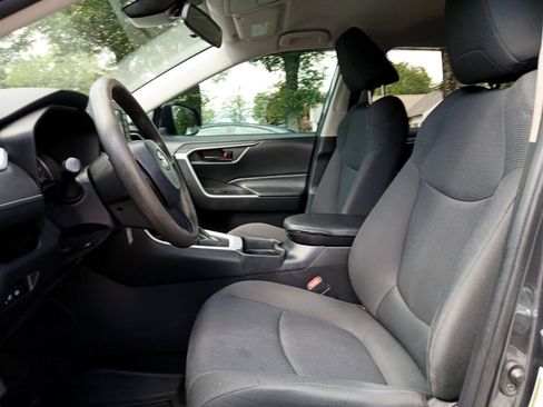 Used 2021 Toyota RAV4 LE image 18
