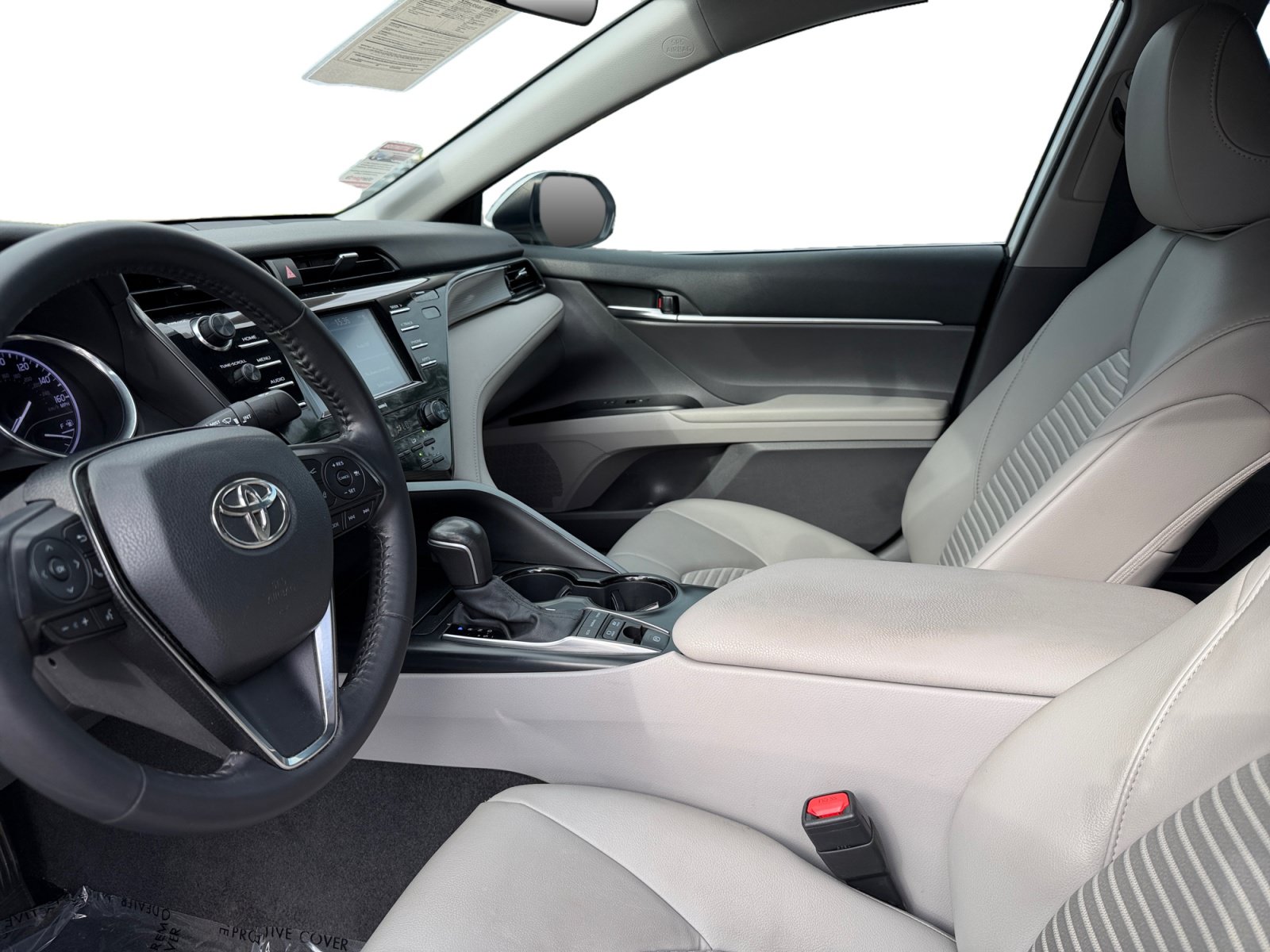 Used 2020 Toyota Camry SE w/ Carpet Mat Package FWD image 9