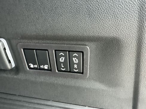 New 2026 Chevrolet Suburban High Country image 17