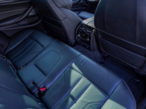 Used 2018 BMW M5 image 40