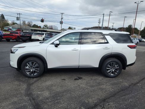 New 2025 Nissan Pathfinder SV image 5