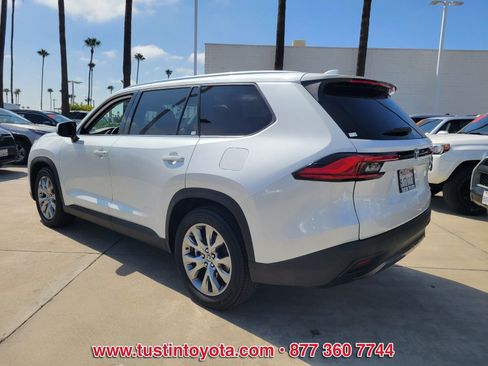 Certified 2024 Toyota Grand Highlander FWD image 6