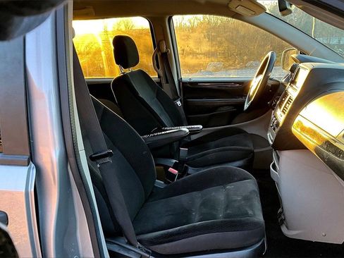 Used 2019 Dodge Grand Caravan SE image 7