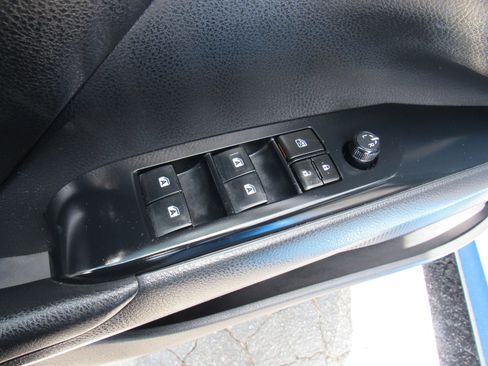 Used 2019 Toyota Camry LE FWD image 14