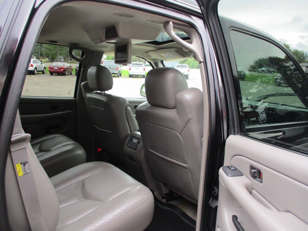 Used 2004 Chevrolet Tahoe Z71 w/ Z71 Preferred Equipment Group AWD/4WD image 27