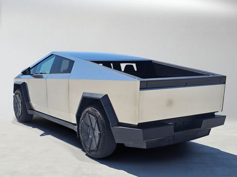 Used 2026 Tesla Cybertruck 2WD Crew Cab image 3