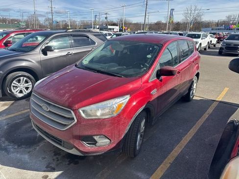 Used 2017 Ford Escape SE FWD image 1