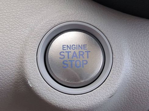 Used 2025 Hyundai Venue SEL FWD image 27
