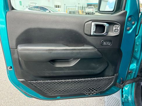 Used 2020 Jeep Wrangler Unlimited Sahara image 21