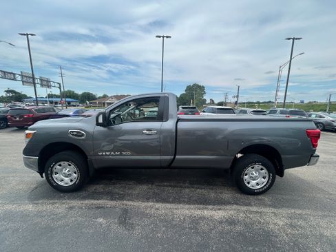 Used 2017 Nissan Titan SV AWD/4WD image 2