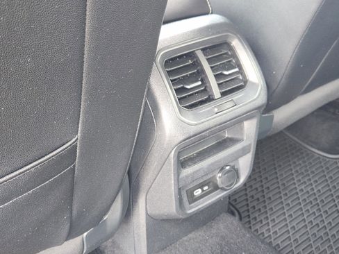 Used 2022 Volkswagen Tiguan SE R-Line image 25