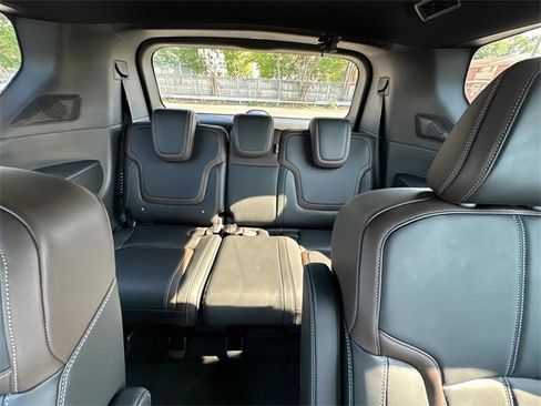 New 2025 Nissan Armada SL w/ Captain's Chari Seat Package image 31