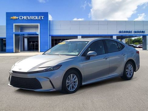 Used 2025 Toyota Camry LE image 2