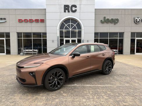 Used 2025 Toyota Crown Signia w/ Advanced Technology Package image 4