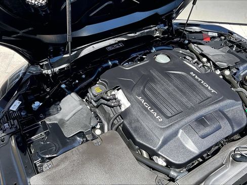 Certified 2020 Jaguar F-TYPE R AWD/4WD image 9