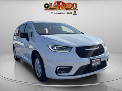 New 2026 Chrysler Pacifica Select