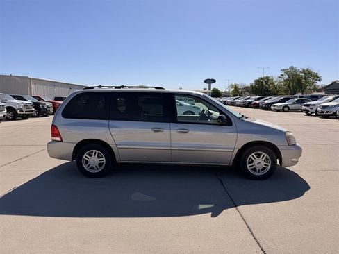 Used 2005 Ford Freestar SEL FWD image 2
