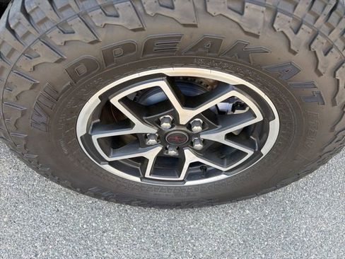 Used 2025 Jeep Gladiator Rubicon w/ Convenience Group image 4