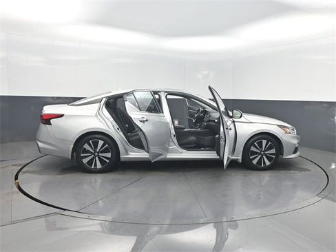 Used 2022 Nissan Altima 2.5 SV w/ SV Premium Package image 37