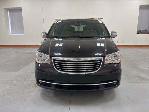Used 2014 Chrysler Town & Country Touring-L w/ Driver Convenience Group FWD image 3