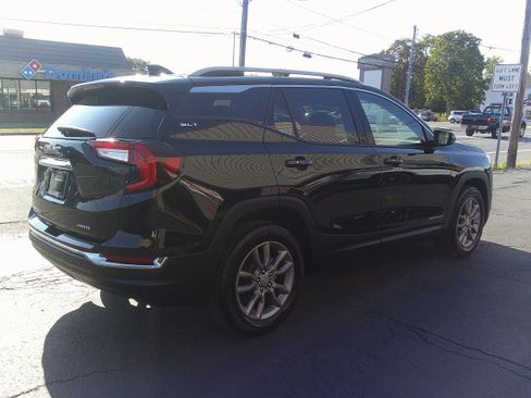 Used 2024 GMC Terrain SLT image 5