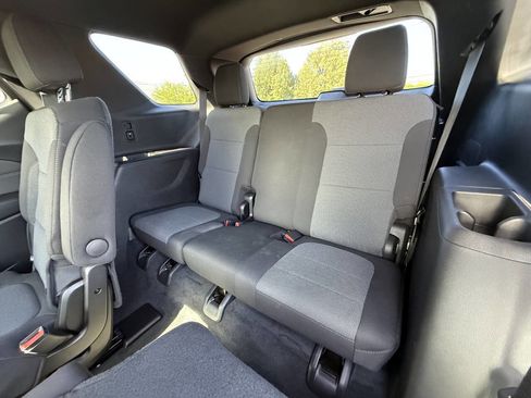 Used 2023 Chevrolet Traverse LT FWD image 11