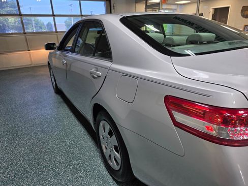 Used 2011 Toyota Camry LE FWD image 10