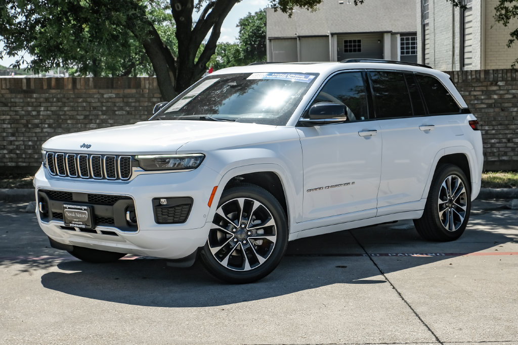 Used 2023 Jeep Grand Cherokee Overland AWD/4WD image 12
