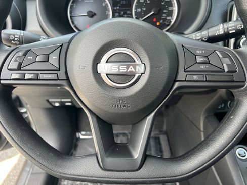 Used 2025 Nissan Kicks Play S image 9
